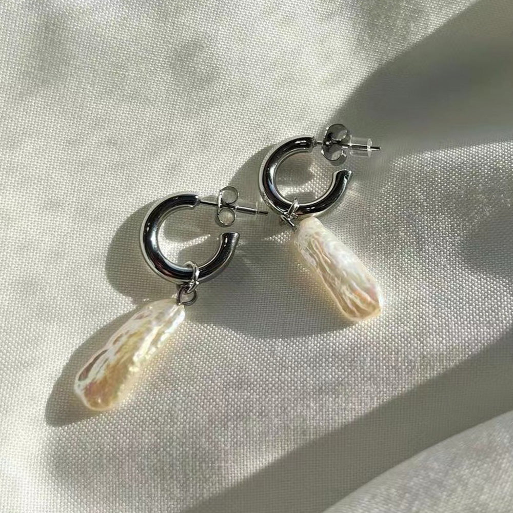 Pearl charm Earring - Livho